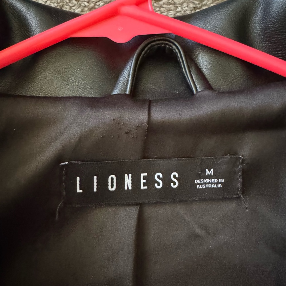 Lioness Staten Island Jacket in black - Picture 6 of 6